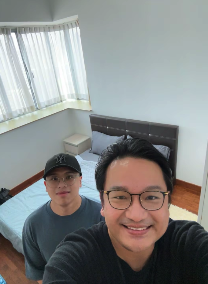 Able S.K Toh with clinte on appartment
